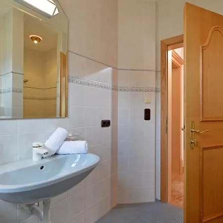 Landhaus Kostenzer Holiday home Fuegen